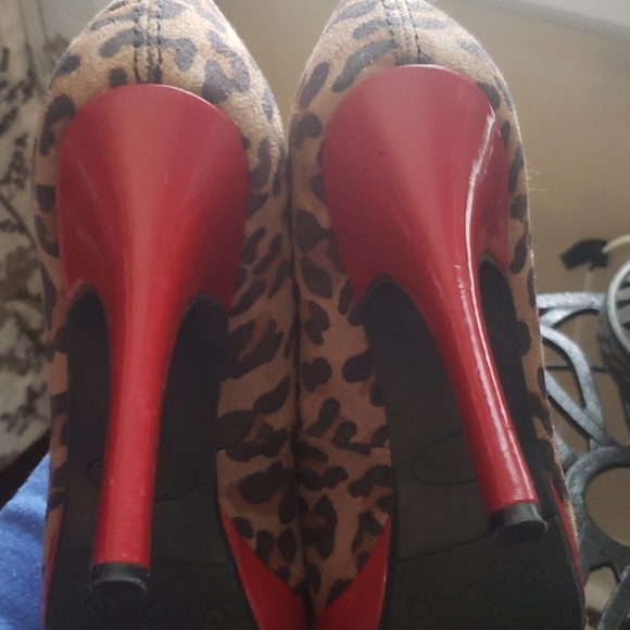 🐆Animal Print Red Bottom Stilettos 👠 - Picture 3 of 5